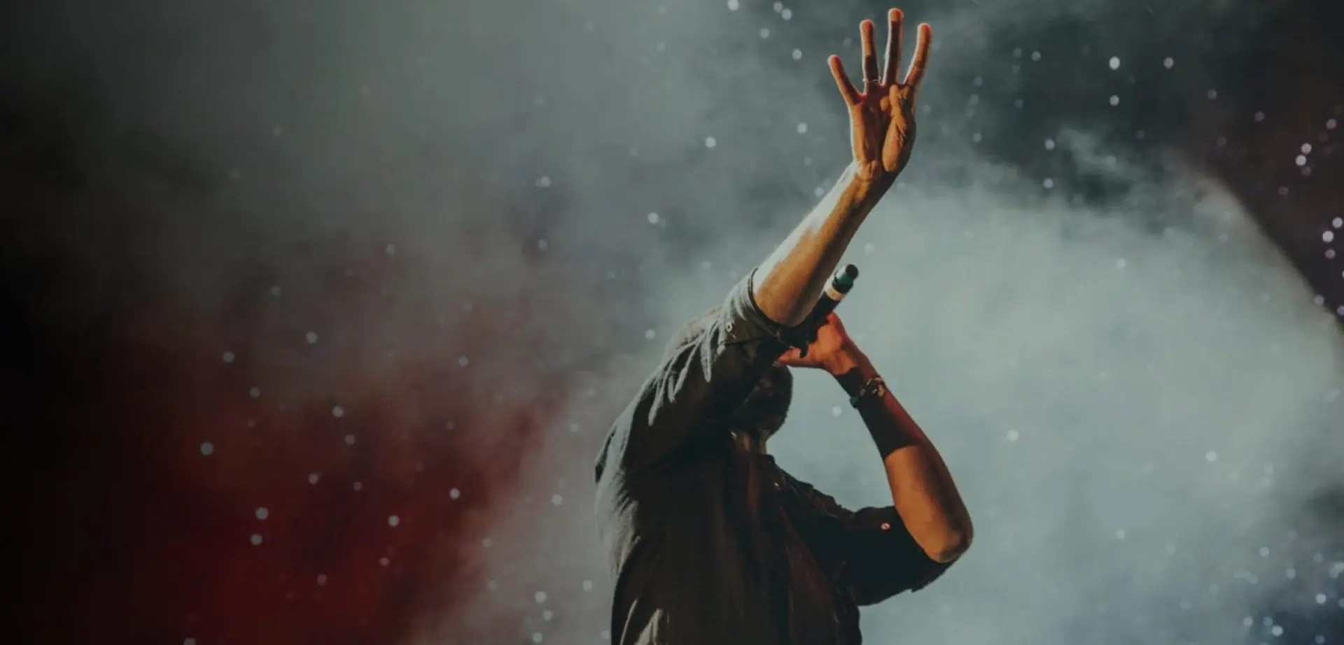 Melody VR singer on stage